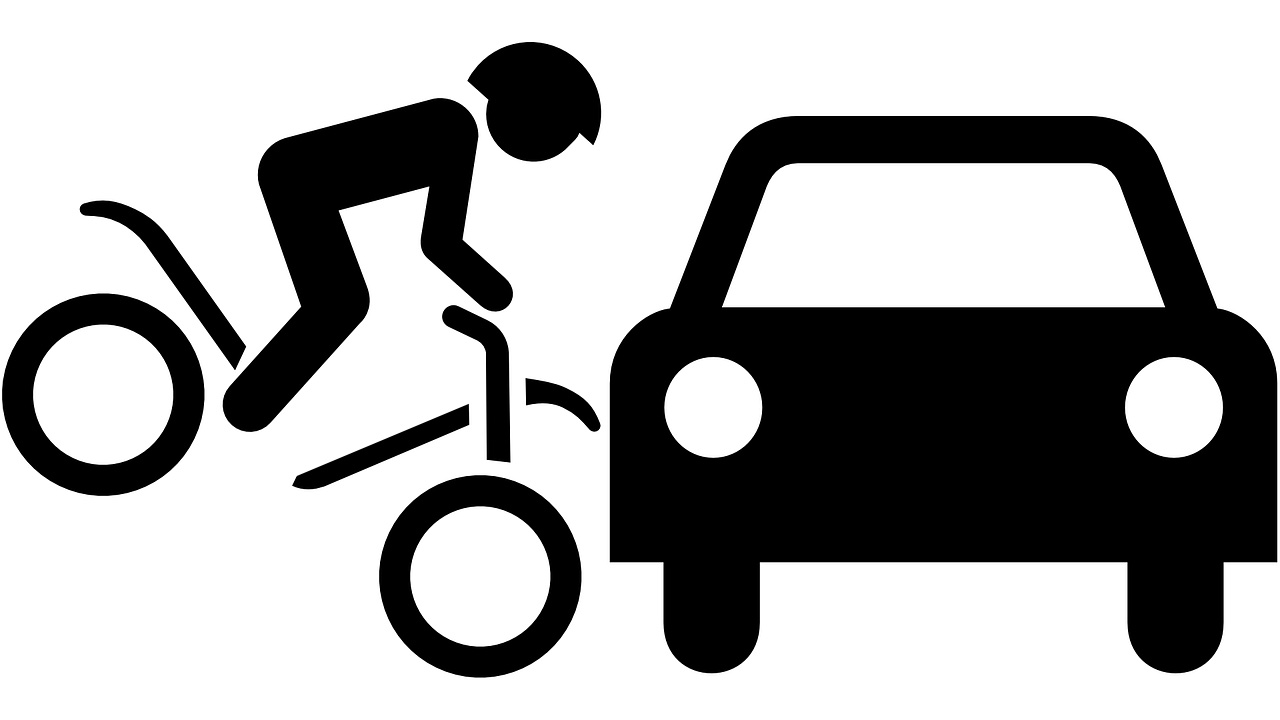 Ciclista di 33 anni muore travolto da una volante su attraversamento ciclopedonale