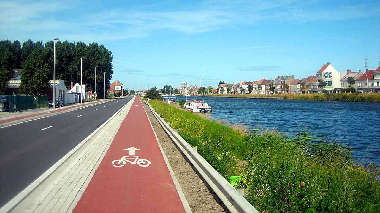 Guida Progettare ciclabilità sicura bici &Dintorni