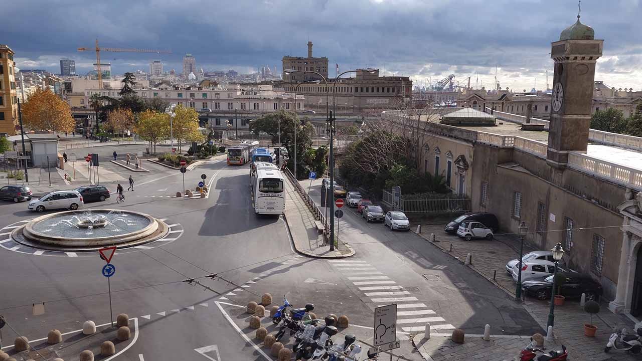 Genova, camminata su e giù per le crêuze