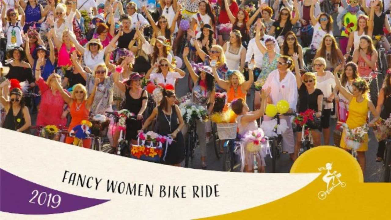 Prima volta a Torino della Fancy Women Bike Ride bici &Dintorni