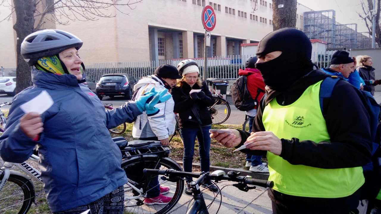 Pedalando col delitto - Mortale minaccia su Torino