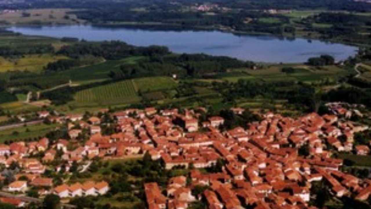 Al lago di Candia - TRENI VARIATI bici &Dintorni